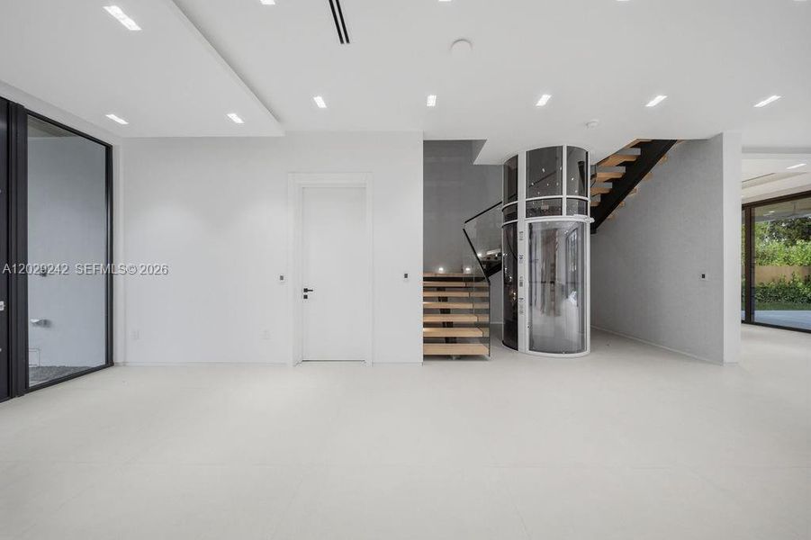 Spacious, unfurnished interior of a new home in , Fort Lauderdale (Image 61).