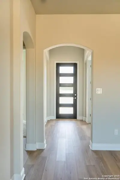 Spacious, unfurnished interior of a new home in Annabelle Ranch, San Antonio (Image 4). Spacious, unfurnished interior of a new home in Annabelle Ranch, San Antonio (Image 4).