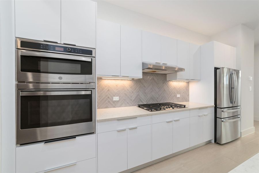 Furnished interior view inside a new home in Alicante, Houston (Image 12).