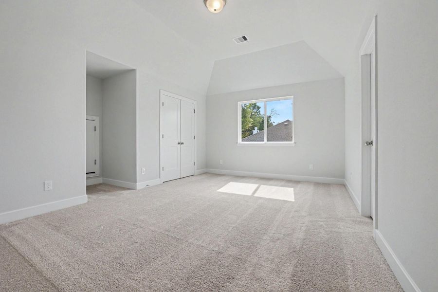 Spacious, unfurnished interior of a new home in Encino Estates, Dayton (Image 26).