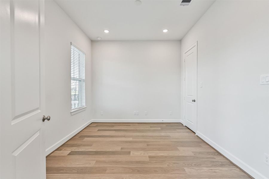 Spacious, unfurnished interior of a new home in Pearland Old Townsite, Pearland (Image 30). Spacious, unfurnished interior of a new home in Pearland Old Townsite, Pearland (Image 30).