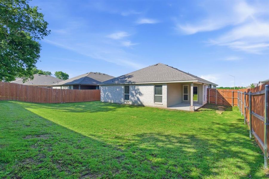 Exterior details and patio area of a home in Trail Creek, Cleburne (Image 25).