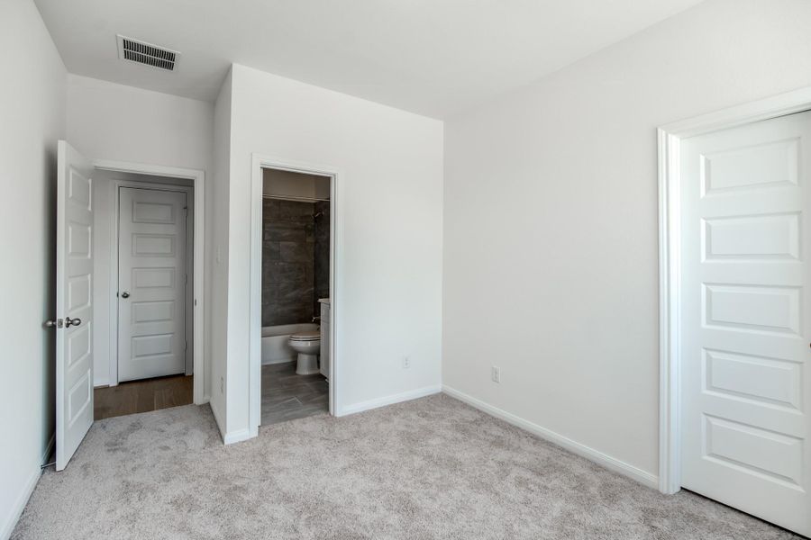 Spacious, unfurnished interior of a new home in Townsen Landing, Humble (Image 7).
