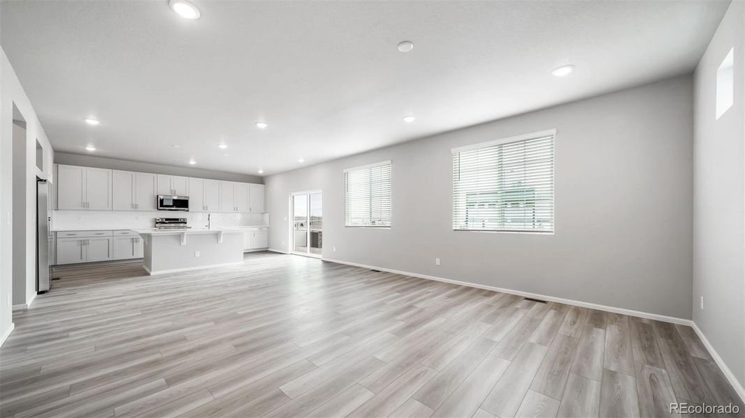 Spacious, unfurnished interior of a new home in , Aurora (Image 16).