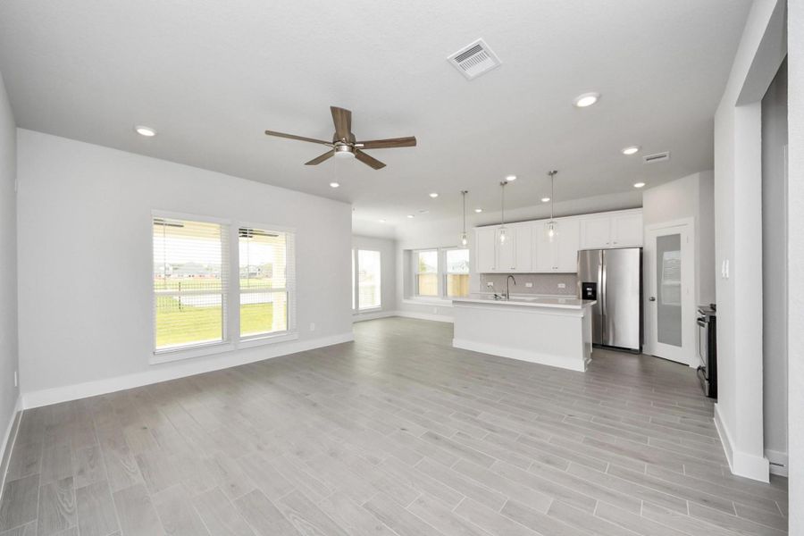 Spacious, unfurnished interior of a new home in Laurel Landing: Landmark Collection, Alvin (Image 28).