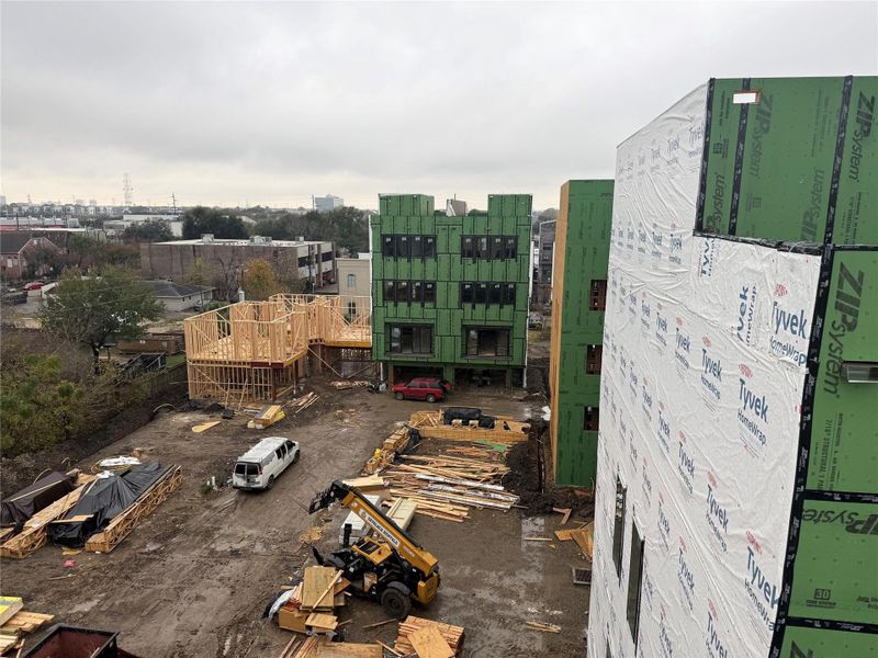 Huge roof top terrace 01/06/26