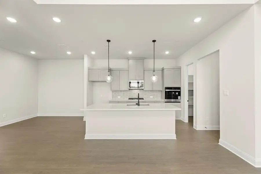 11. 2828 Yampa - Kitchen