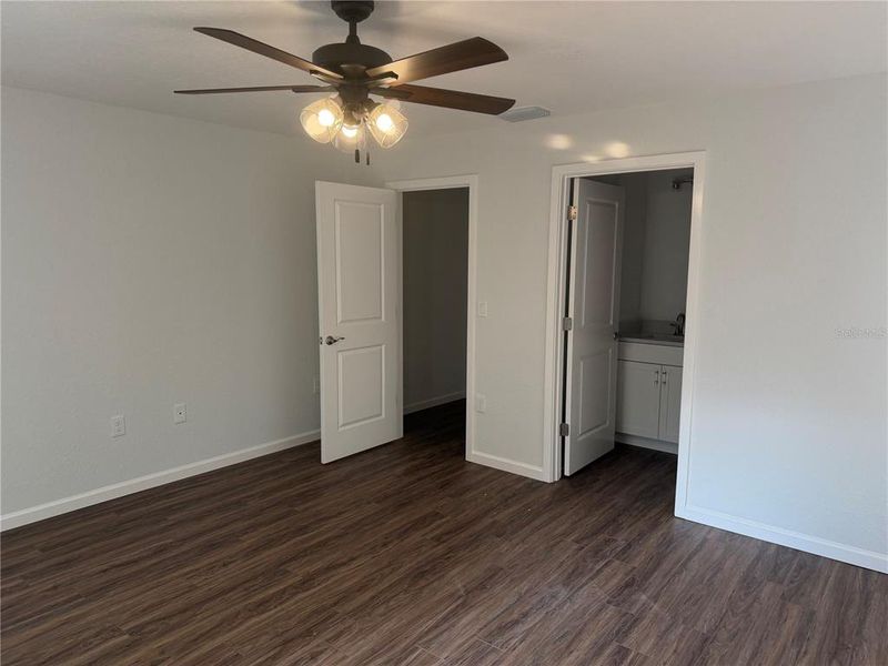 Spacious, unfurnished interior of a new home in , Summerfield (Image 10).