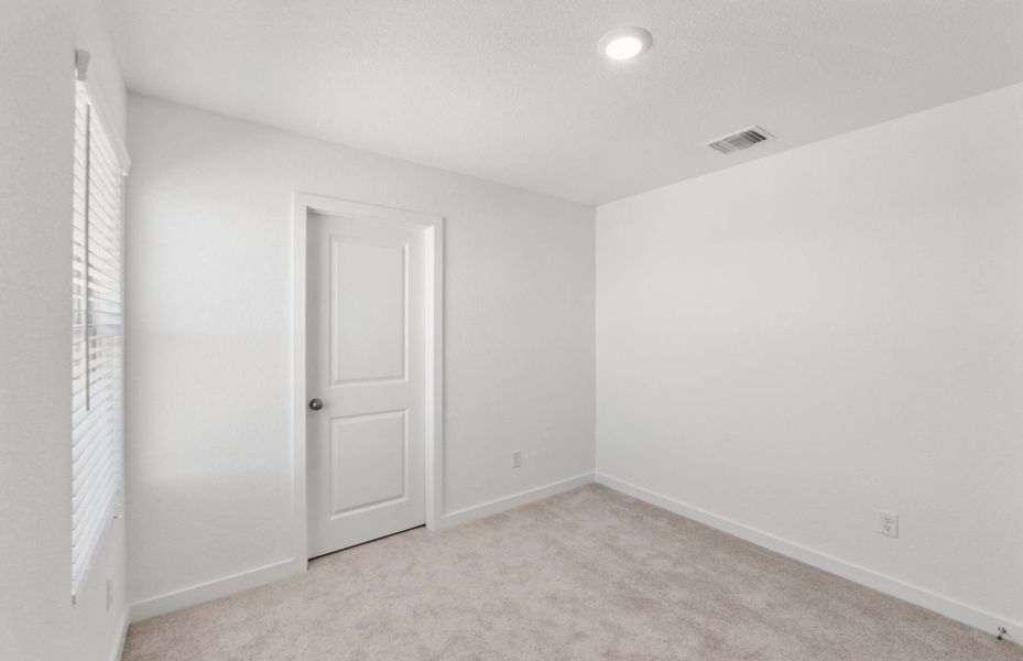 Spacious, unfurnished interior of a new home in Sonterra, Jarrell (Image 14).