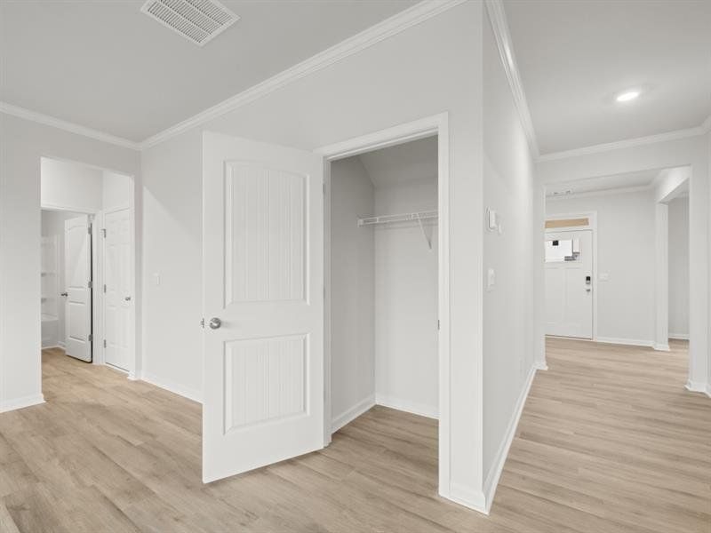 Spacious, unfurnished interior of a new home in Lost Creek, Dallas (Image 32).