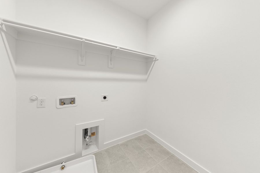 Spacious, unfurnished interior of a new home in Ten Mile Creek, Celina (Image 22).