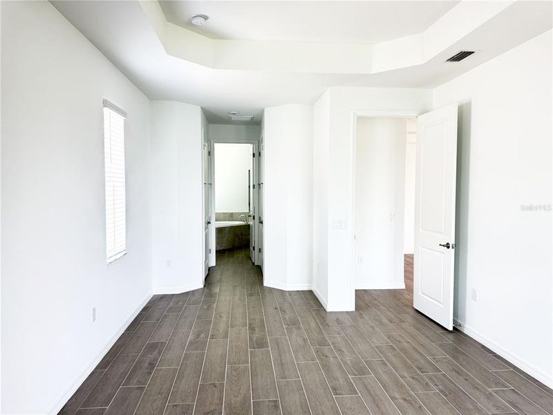 Spacious, unfurnished interior of a new home in Heritage Landing: Executive Homes, Punta Gorda (Image 19). Spacious, unfurnished interior of a new home in Heritage Landing: Executive Homes, Punta Gorda (Image 19).