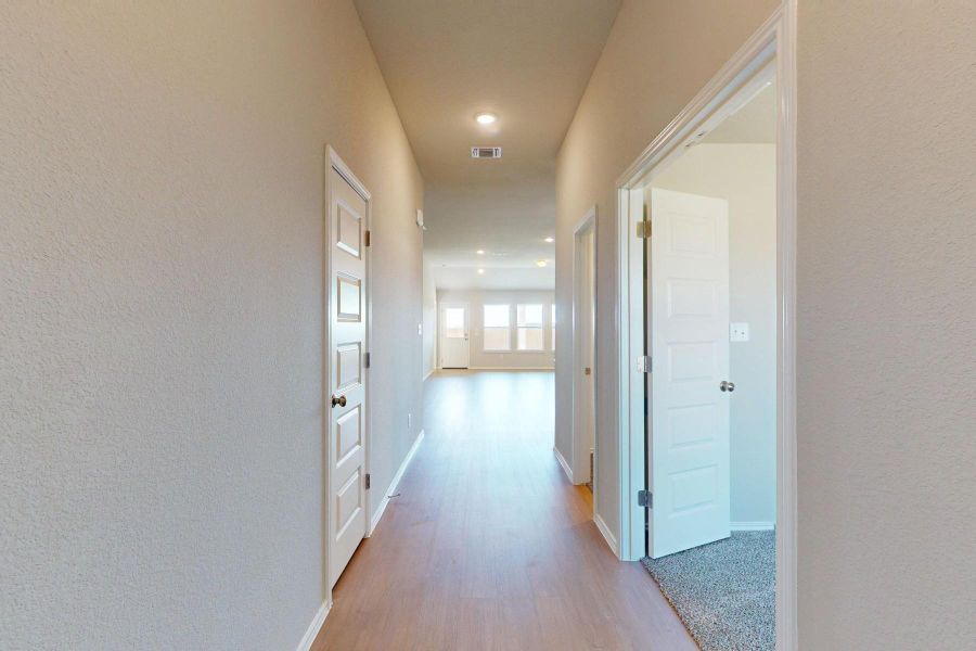 Spacious, unfurnished interior of a new home in Carillon, Manor (Image 33). Spacious, unfurnished interior of a new home in Carillon, Manor (Image 33).