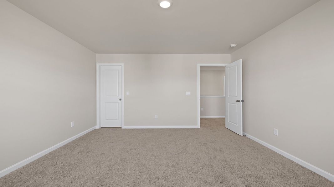 Spacious, unfurnished interior of a new home in Chestnut Ridge, Greenville (Image 23).