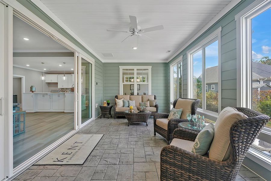 Cooper's Bay, Enclosed Loggia