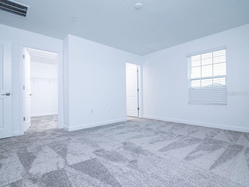 Spacious, unfurnished interior of a new home in , Orlando (Image 14).
