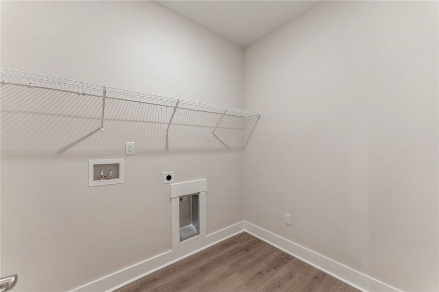 Spacious, unfurnished interior of a new home in Cross Creek Plantation, Seneca (Image 27).