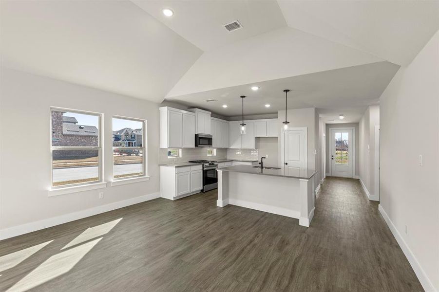 10. 2368 Bell - Dining