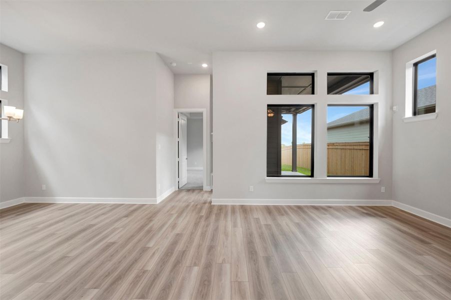 Spacious, unfurnished interior of a new home in Sienna - Landmark Row Collection, Missouri City (Image 16).