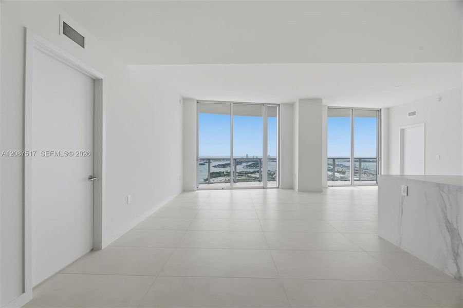 Spacious, unfurnished interior of a new home in , Miami (Image 61).