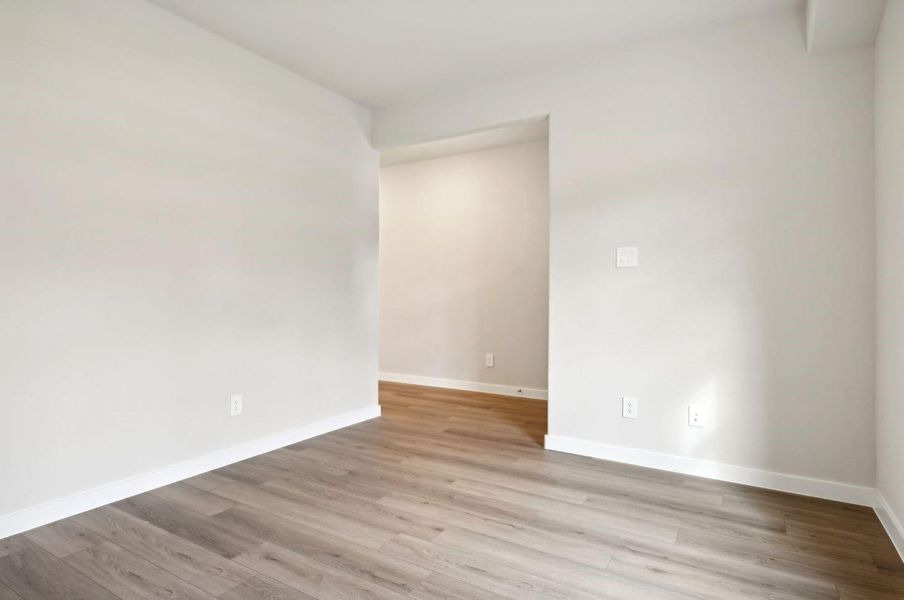 Spacious, unfurnished interior of a new home in , Conroe (Image 32).