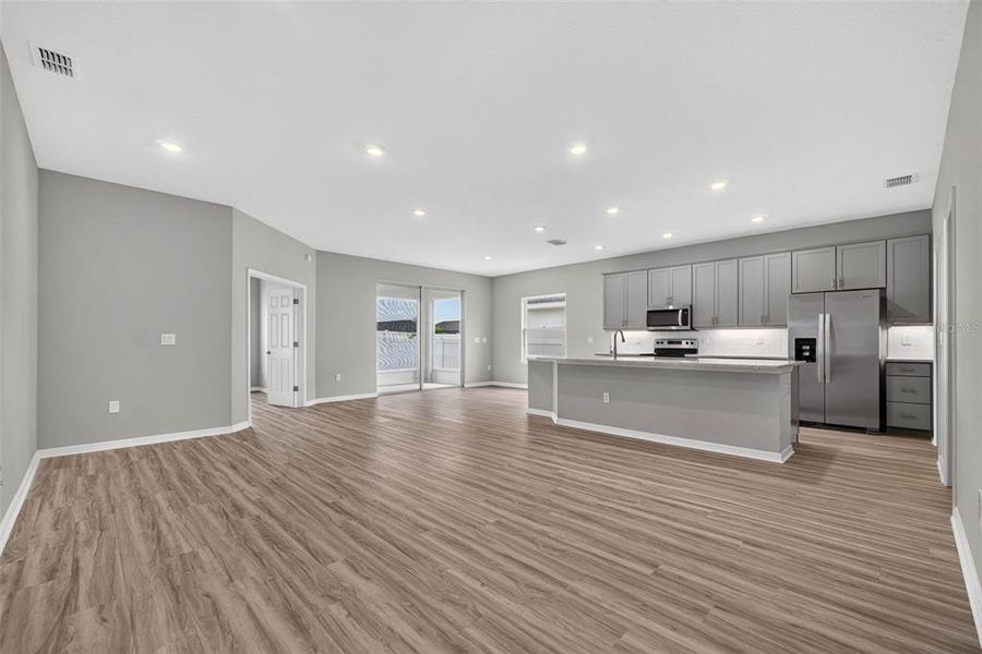 Spacious, unfurnished interior of a new home in , Davenport (Image 56).
