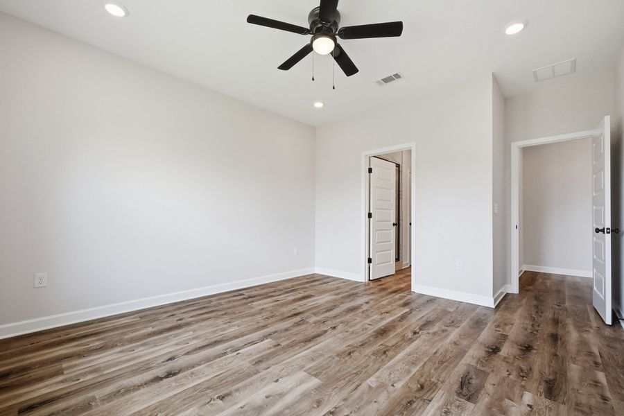 Spacious, unfurnished interior of a new home in Barton's Bend, Crestview (Image 19).