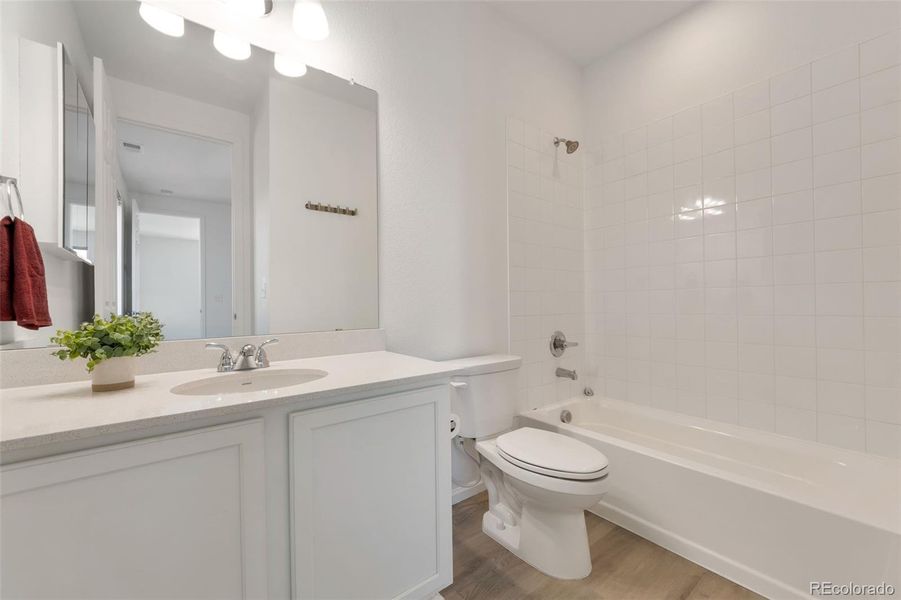 Main level Guest Suite Full Bathroom!