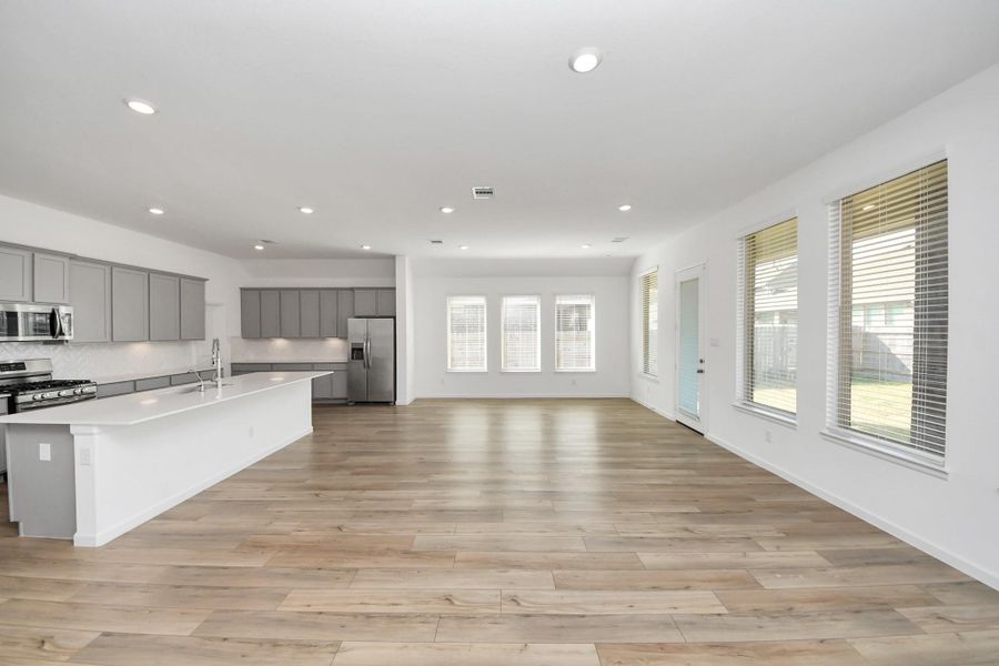 Spacious, unfurnished interior of a new home in Tavola: Fairway Collection, New Caney (Image 17).