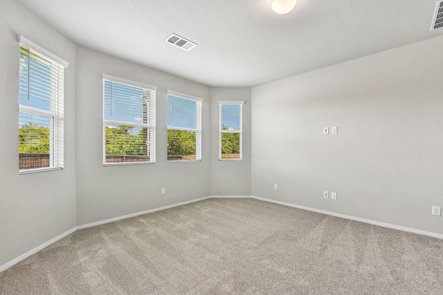 Spacious, unfurnished interior of a new home in Edgebrooke, Pflugerville (Image 24).
