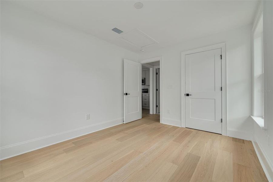 Spacious, unfurnished interior of a new home in , St. Petersburg (Image 12).