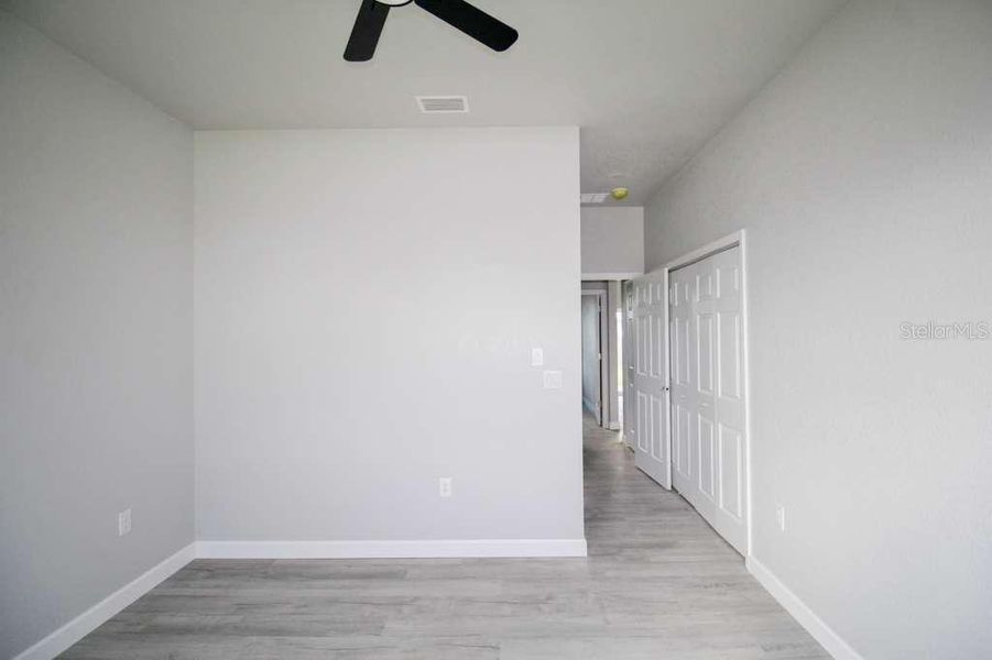 Spacious, unfurnished interior of a new home in , Sebring (Image 13).