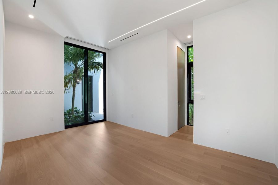 Spacious, unfurnished interior of a new home in , Miami Beach (Image 42).