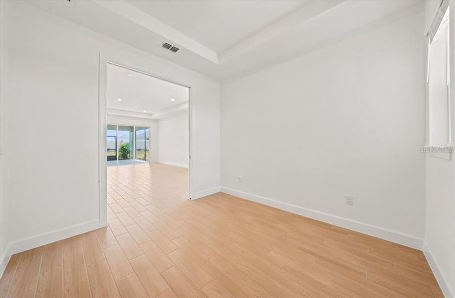 Spacious, unfurnished interior of a new home in , Palmetto (Image 36).