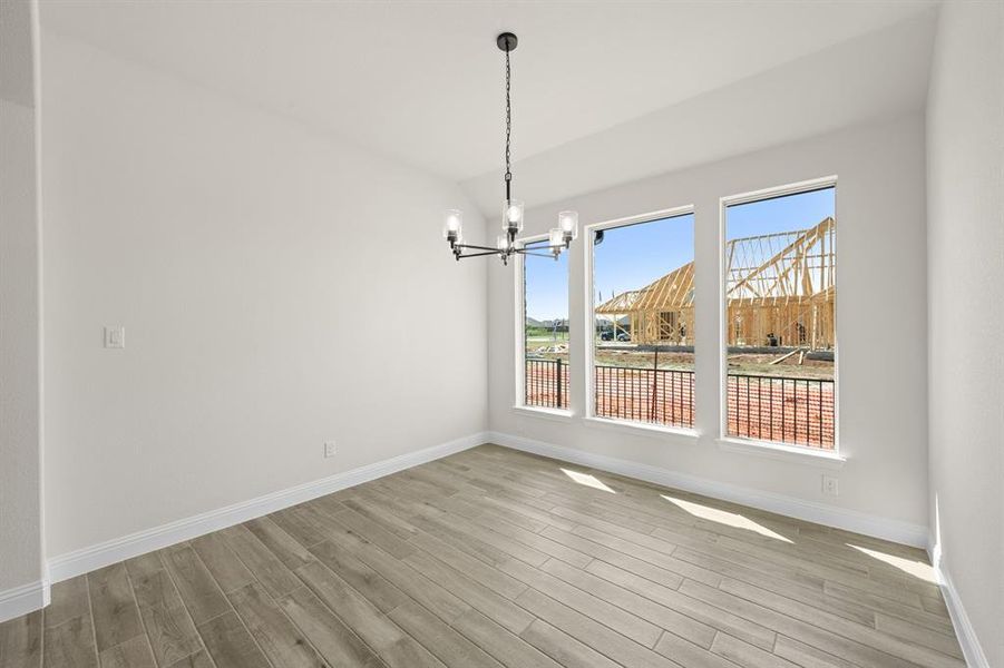 14_387 Paddle Boat- Dining-1