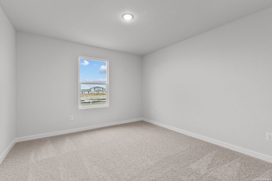 Spacious, unfurnished interior of a new home in Hacienda, San Antonio (Image 16).