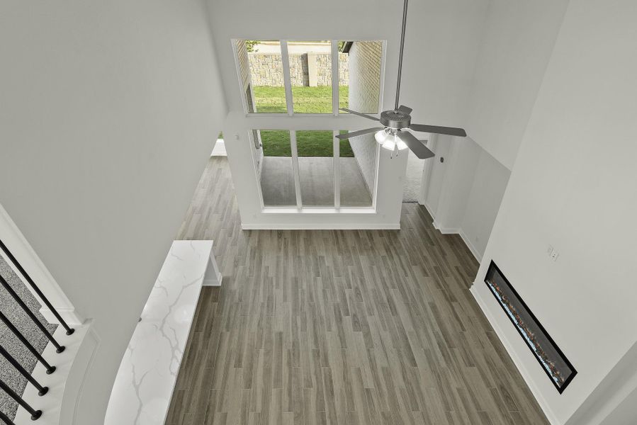 Representative image. Features, selections and colors may vary. Representative image. Features, selections and colors may vary.