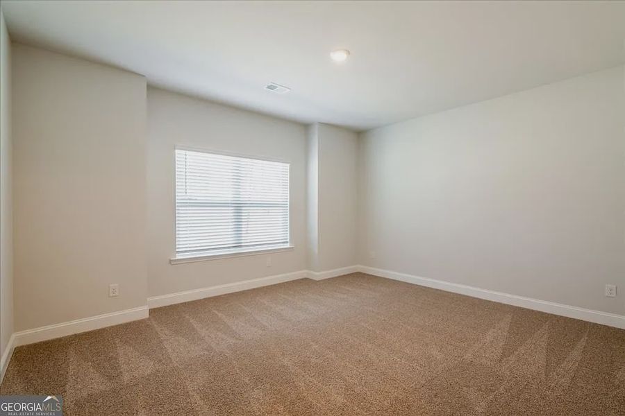 Spacious, unfurnished interior of a new home in Oakview Estates, Macon (Image 33).