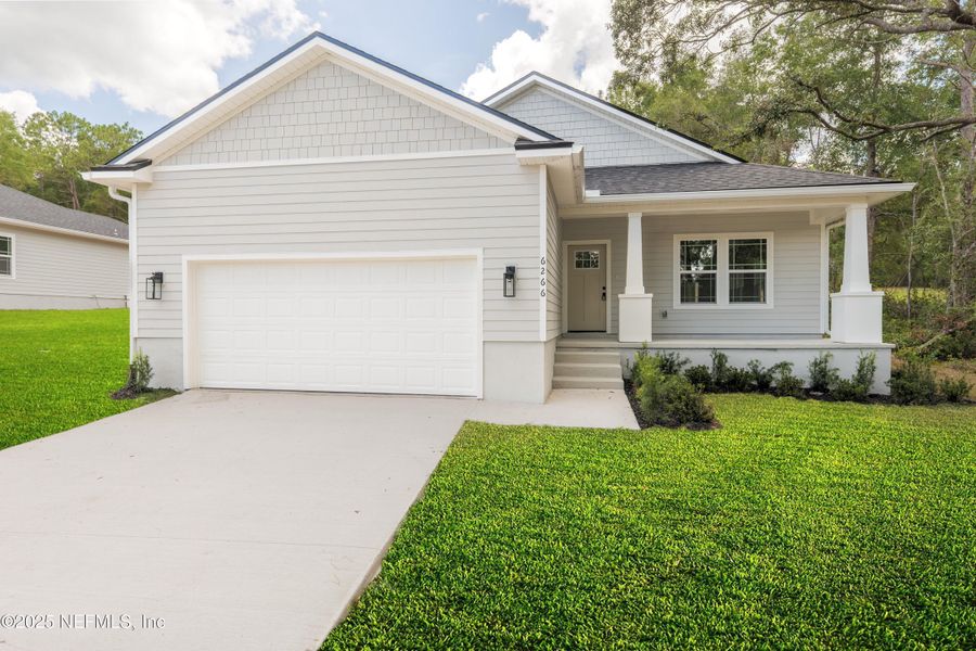 Front exterior of a new home in , Keystone Heights, FL, highlighting curb appeal (Image 1). Front exterior of a new home in , Keystone Heights, FL, highlighting curb appeal (Image 1).
