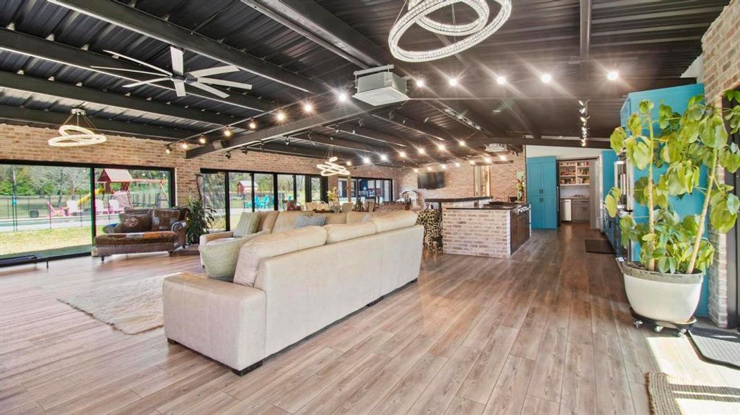 Community amenities in , Richards (Image 27).