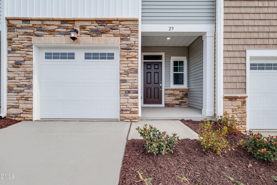 SUN_CaitlinCrossing_Pic_Cameron-3