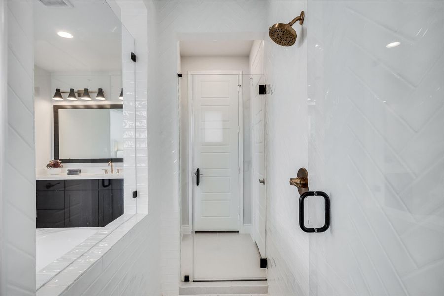 Furnished interior view inside a new home in Santa Rita Ranch 90', Liberty Hill (Image 21). Furnished interior view inside a new home in Santa Rita Ranch 90', Liberty Hill (Image 21).