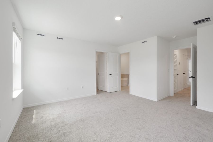 Spacious, unfurnished interior of a new home in Towns at Riverwalk, Sanford (Image 21).