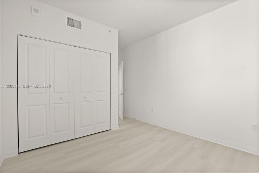 Spacious, unfurnished interior of a new home in , Orlando (Image 33).