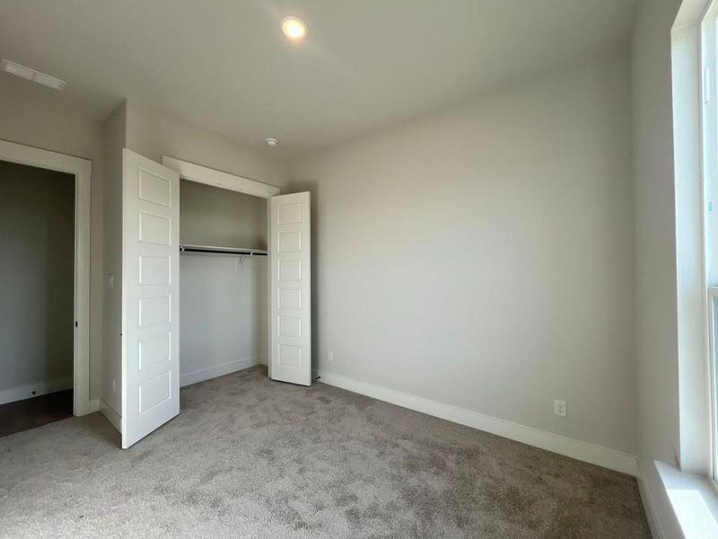 Spacious, unfurnished interior of a new home in Eagle Ridge Estates, Weatherford (Image 11).