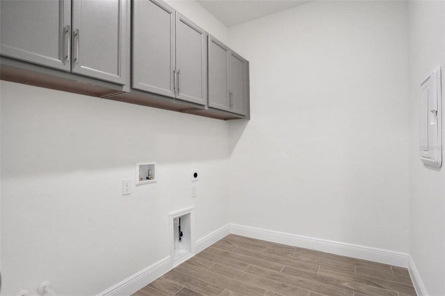 Spacious, unfurnished interior of a new home in Bungalow Walk at Lakewood Ranch, Sarasota (Image 26).