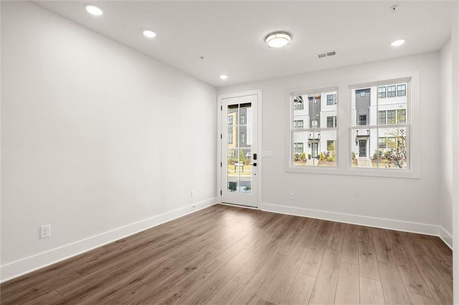 Spacious, unfurnished interior of a new home in , Alpharetta (Image 34).