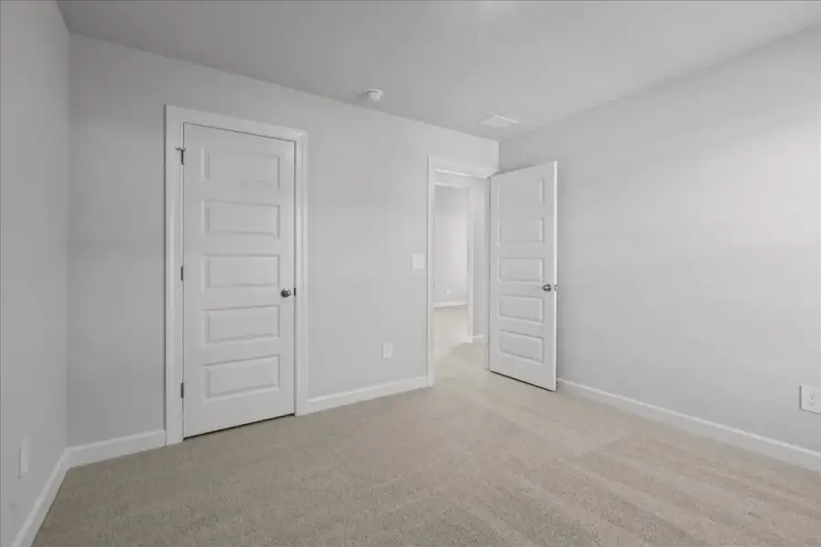 Spacious, unfurnished interior of a new home in Ashby Woods, Boiling Springs (Image 27).