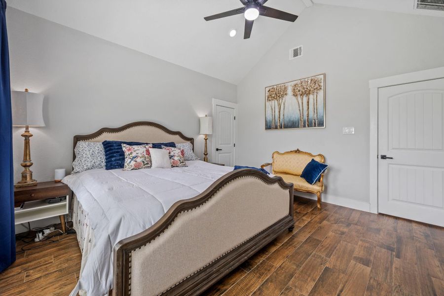 Furnished interior view inside a new home in , Anahuac (Image 24).