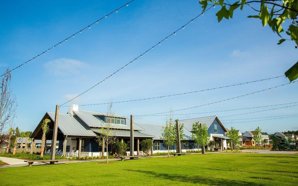 Community amenities in , Summerville (Image 64).